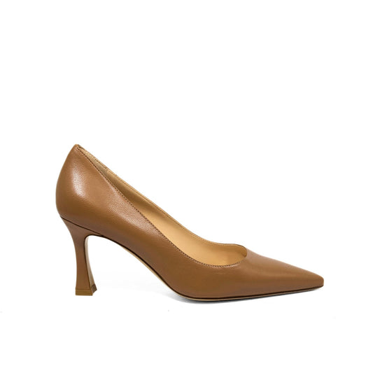 Décolleté in nappa color cuoio con punta sfilata e tacco alto 7 cm