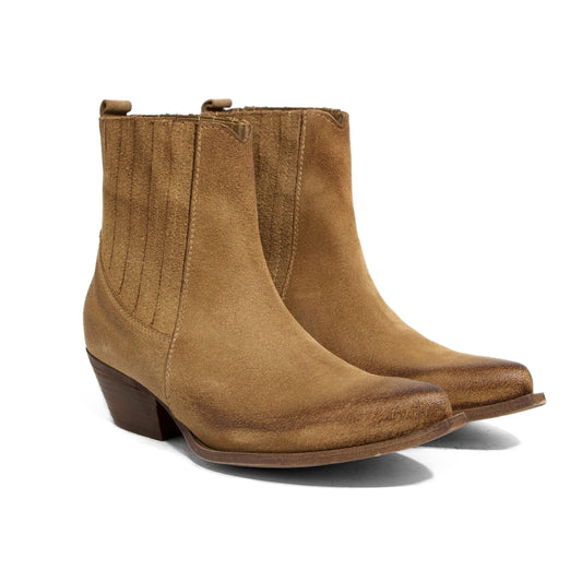 STIVALETTO CAMPEROS IN CAMOSCIO CARAMELLO CON ELASTICI RIVESTITI E TACCO CUBANO