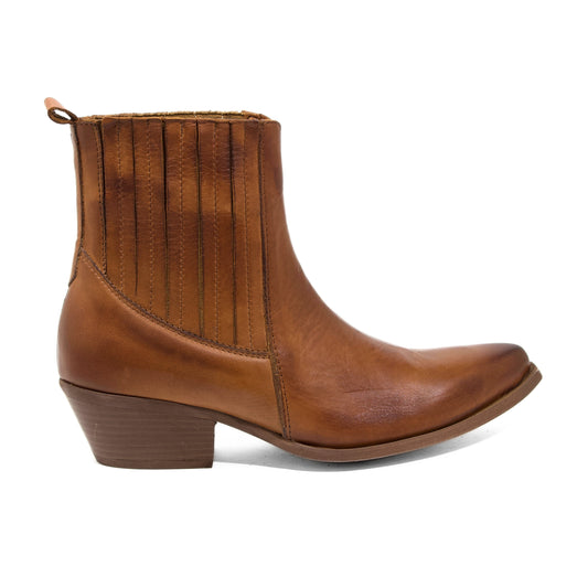 STIVALETTO CAMPEROS IN PELLE DI VITELLO COLOR  CUOIO CON ELASTICI RIVESTITI E TACCO CUBANO