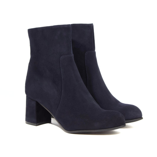 TRONCHETTO IN CAMOSCIO BLU CON TACCO A BLOCCO E PUNTA ARROTONDATA