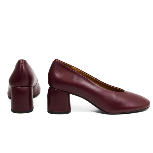 DÉCOLLETÉ IN PELLE BORGOGNA CON TACCO CILINDRICO E SCOLLO A U