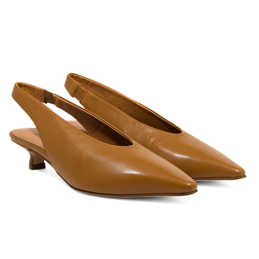 DÉCOLLETÉ SLINGBACK IN PELLE COLOR CUOIO CON SCOLLO A U E TACCO KITTEN