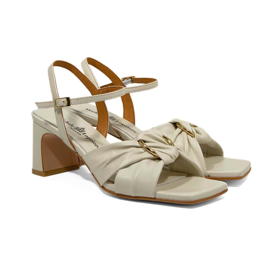 SANDALO IN NAPPA PANNA CON CINTURINO E TACCO LARGO 7 CM