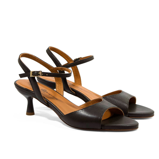 SANDALO IN NAPPA MARRONE CON CINTURINO E TACCO A ROCCHETTO 3 CM