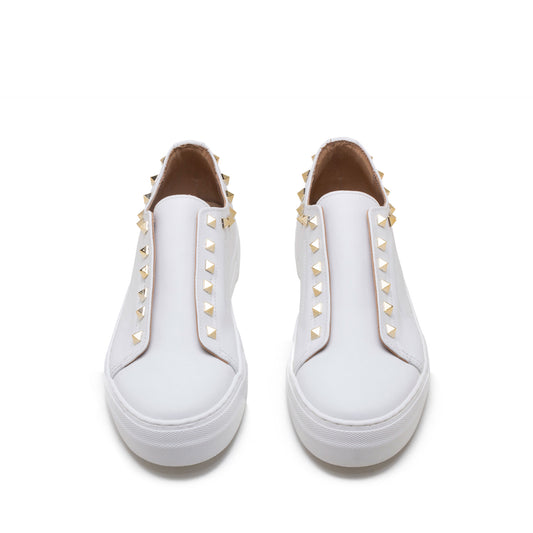 SNEAKER IN PELLE BIANCA CON BORCHIE DORATE E SUOLA PLATFORM