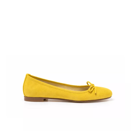Ballerina in camoscio giallo con punta tonda e dettaglio fiocco