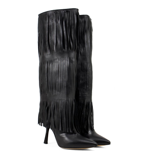 STIVALE ALTO A PUNTA IN NAPPA NERA CON FRANGE E TACCO A SPILLO