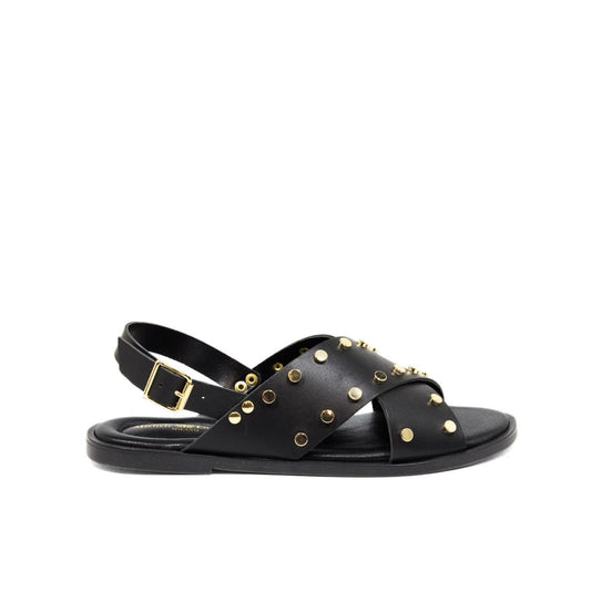 Sandalo flat in nappa nera con fasce incrociate borchiate