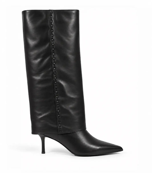 Stivale alto in nappa nera con tacco kitten