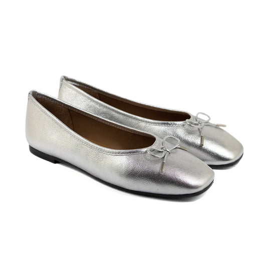 BALLERINA IN LAMINATO ARGENTO CON DETTAGLIO FIOCCO