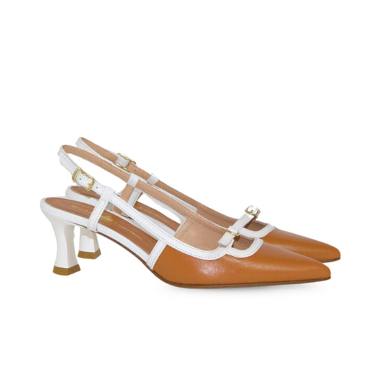 SANDALO SLINGBACK IN NAPPA BICOLORE CUOIO E BIANCO CON PROFILI A CONTRASTO E TACCO A ROCCHETTO