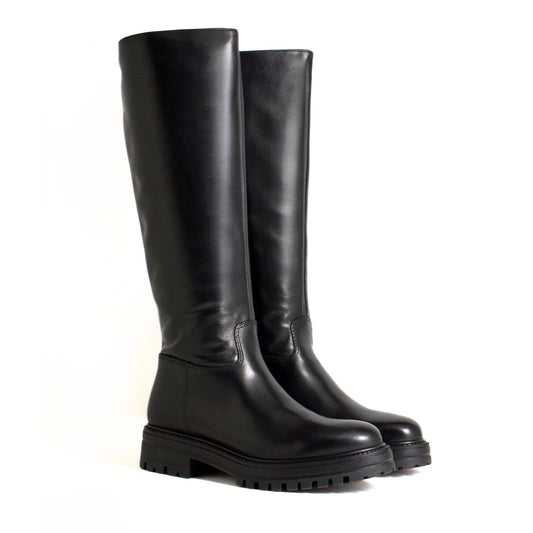 STIVALE ALTO IN PELLE NERA CON SUOLA CARRARMATO E GAMBALE DRITTO