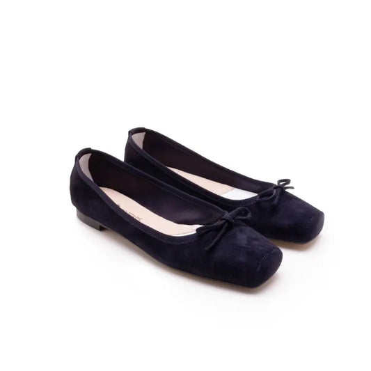Ballerina in camoscio blu con punta quadrata e dettaglio fiocco