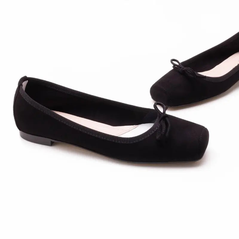 Ballerina in camoscio nero con fiocco punta quadrata | Michele Lopriore
