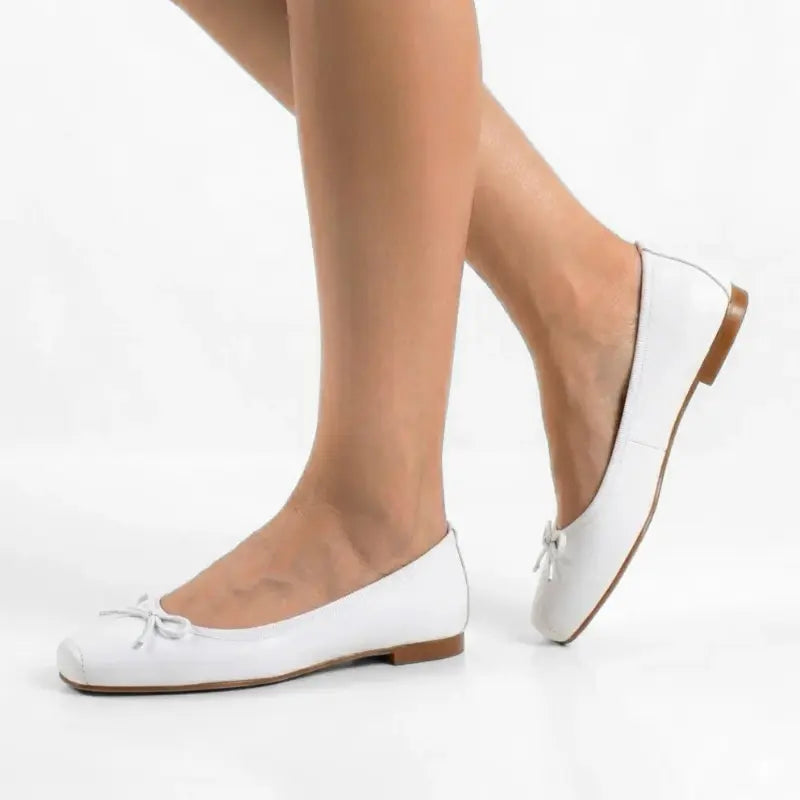 Ballerina in nappa bianca con fiocco e punta quadrata | Michele Lopriore