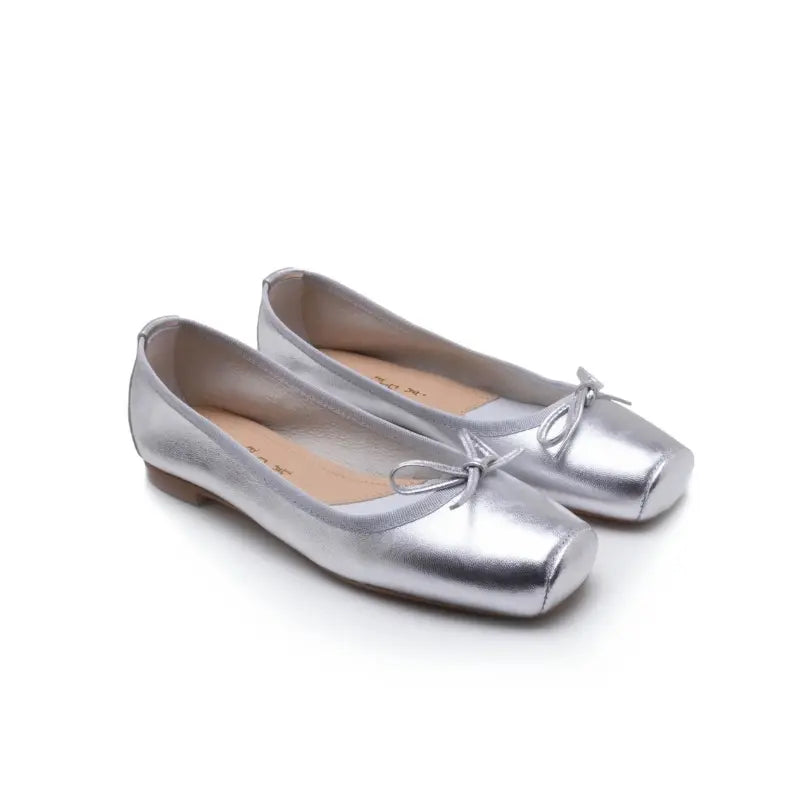 Ballerina in pelle laminata argento con fiocco punta quadrata | Michele Lopriore