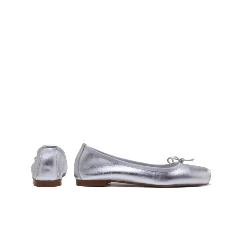 Ballerina in pelle laminata argento con fiocco punta quadrata | Michele Lopriore