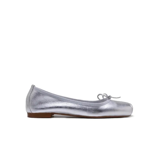 Ballerina in pelle laminata argento con fiocco punta quadrata | Michele Lopriore