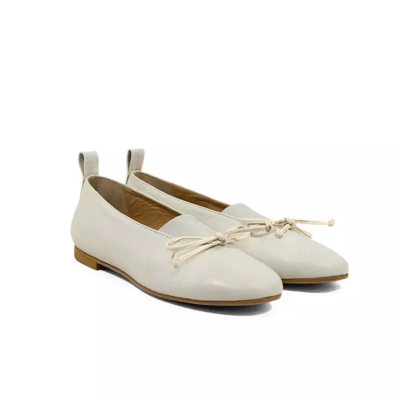 Ballerina in nappa off white con fiocco ed elastico | Michele Lopriore