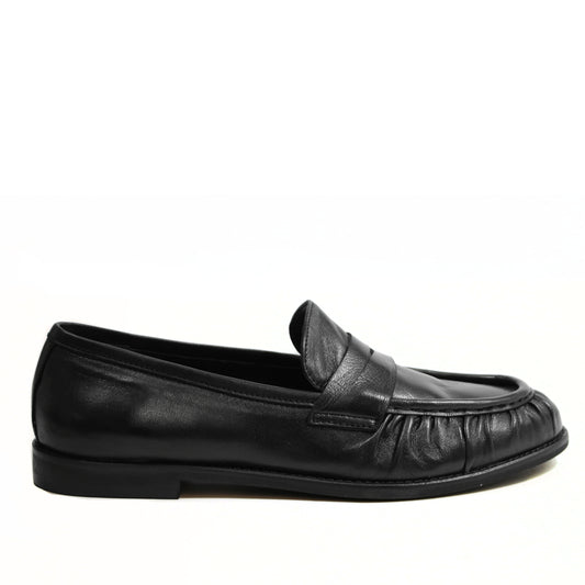 MOCASSINO IN NAPPA NERA CON VASCHETTA ARRICCIATA