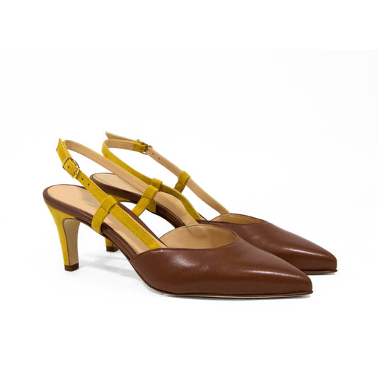 DÉCOLLETÉ SLINGBACK IN VITELLO CUOIO E CAMOSCIO SENAPE CON PUNTA SFILATA E CINTURINI INCROCIATI