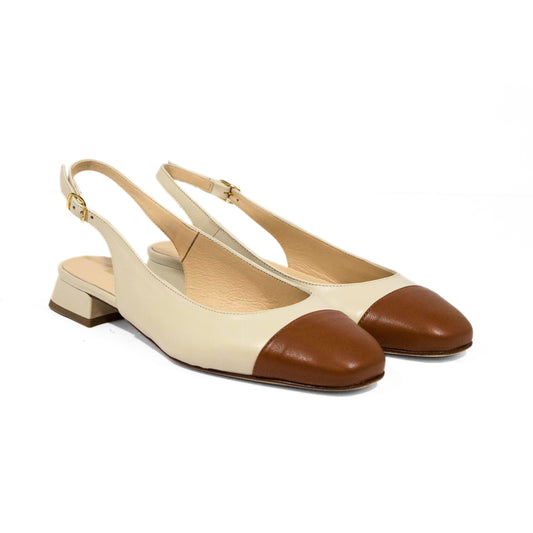 DÉCOLLETÉ SLINGBACK IN NAPPA PANNA E CUOIO CON PUNTA CUOIO E TACCO BASSO