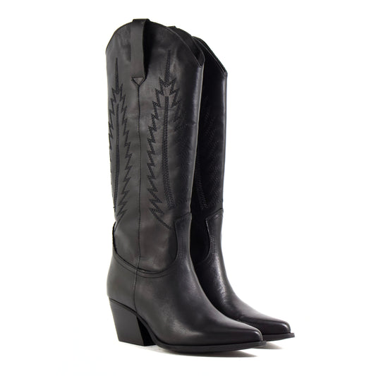 STIVALE CAMPEROS IN PELLE NERA CON RICAMO E PUNTA SFILATA E TACCO CUBANO