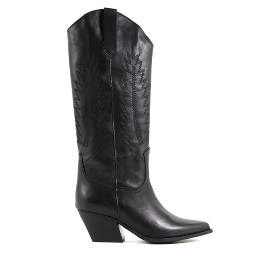 STIVALE CAMPEROS IN PELLE NERA CON RICAMO E PUNTA SFILATA E TACCO CUBANO