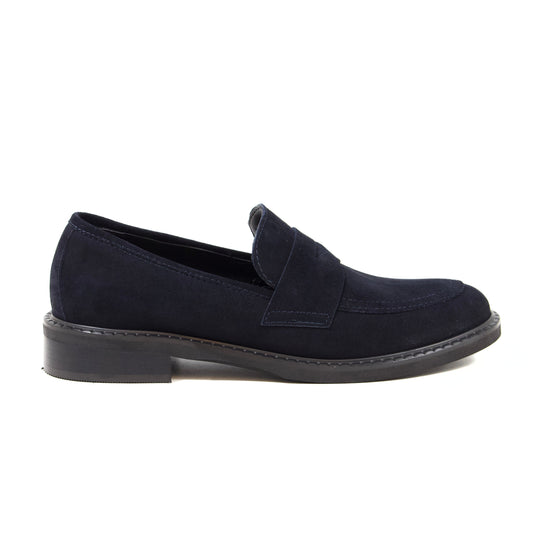 MOCASSINO IN CAMOSCIO BLU CON VASCHETTA CUCITA E SUOLA IN GOMMA