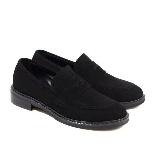 MOCASSINO IN CAMOSCIO NERO CON VASCHETTA CUCITA E SUOLA IN GOMMA