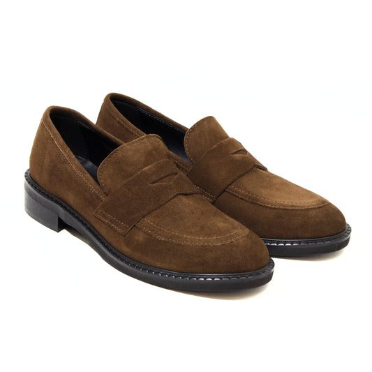 MOCASSINO IN CAMOSCIO SIGARO CON VASCHETTA CUCITA E SUOLA IN GOMMA