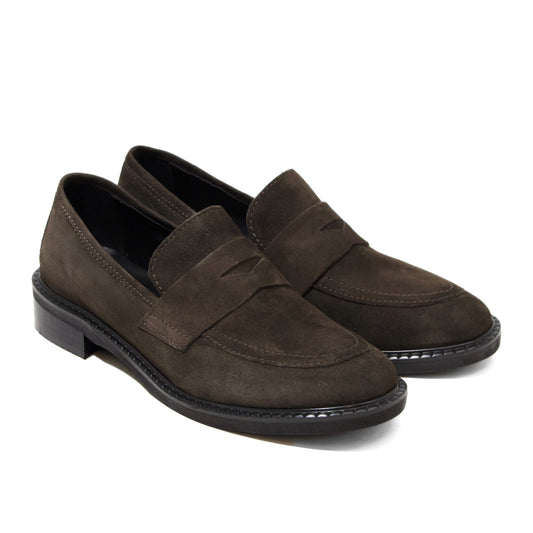 MOCASSINO IN CAMOSCIO MORO CON VASCHETTA CUCITA E SUOLA IN GOMMA