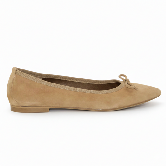 BALLERINA A PUNTA AFFUSOLATA CON FIOCCO IN CAMOSCIO CUOIO