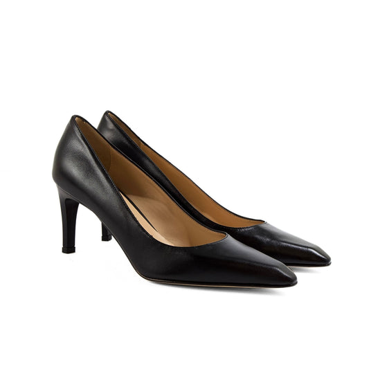 DÉCOLLETÉ IN NAPPA NERA CON PUNTA SFILATA E TACCO ALTO