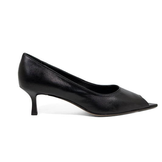 DÉCOLLETÉ SPUNTATA IN NAPPA NERA CON PUNTA SFILATA APERTA E TACCO A ROCCHETTO