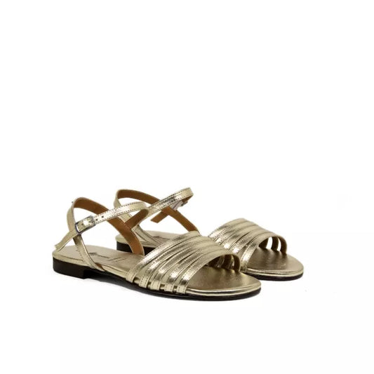 Sandalo flat in nappa laminata oro e fascette multiple | Michele Lopriore