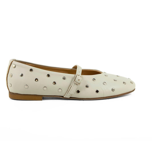 BALLERINA MARY JANE IN NAPPA OFF WHITE CON BORCHIE ARGENTO E CINTURINO