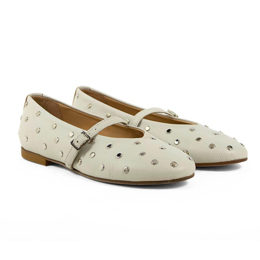 BALLERINA MARY JANE IN NAPPA OFF WHITE CON BORCHIE ARGENTO E CINTURINO