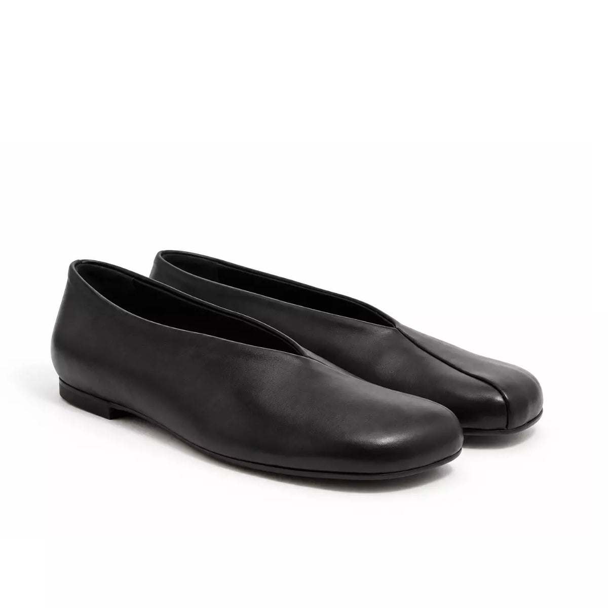 Ballerina in nappa nera con punta quadrata e scollo a V | Michele Lopriore