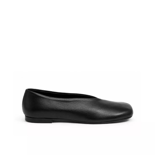 Ballerina in nappa nera con punta quadrata e scollo a V | Michele Lopriore