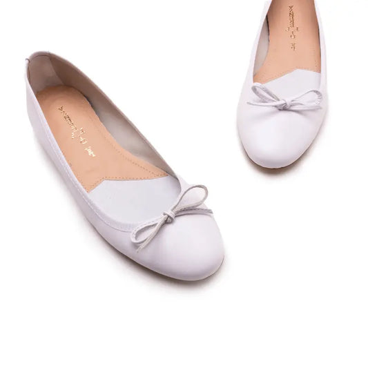 Ballerina a punta tonda in nappa bianca con fiocco