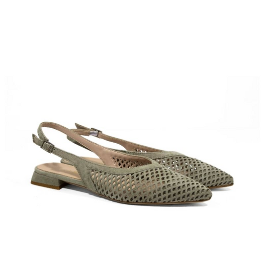 Sandalo slingback in camoscio salvia traforato con punta sfilata e tacco basso