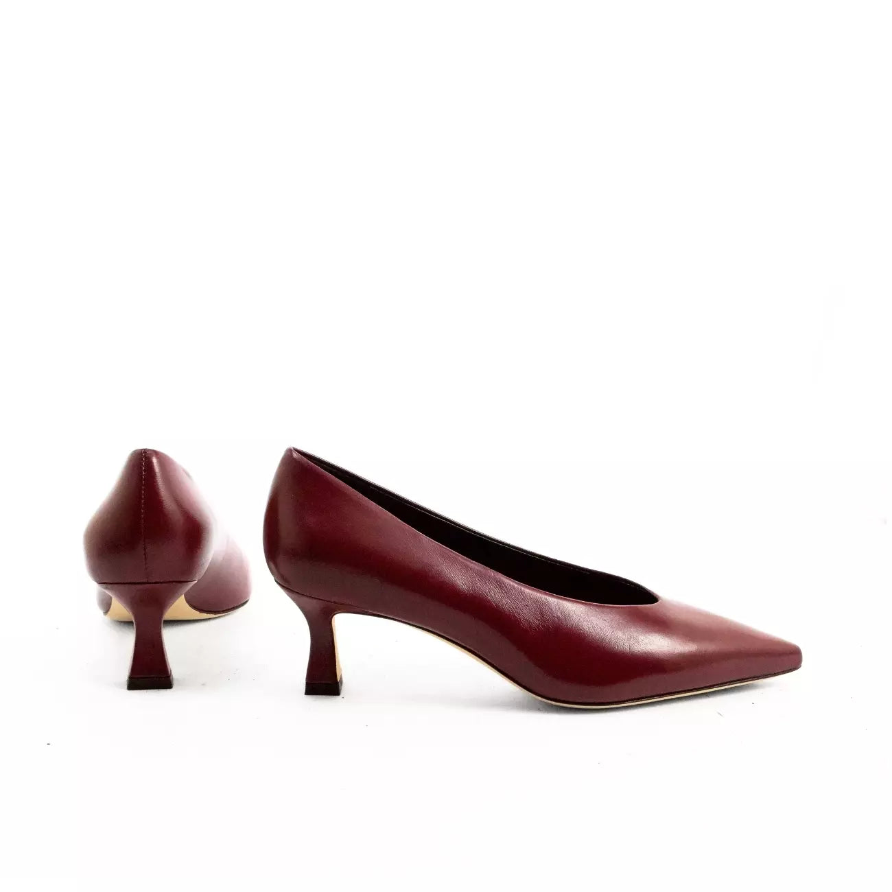 Décolleté bordeaux in in nappa guanto selvatico con scollo a uovo e tacco a rocchetto | Michele Lopriore