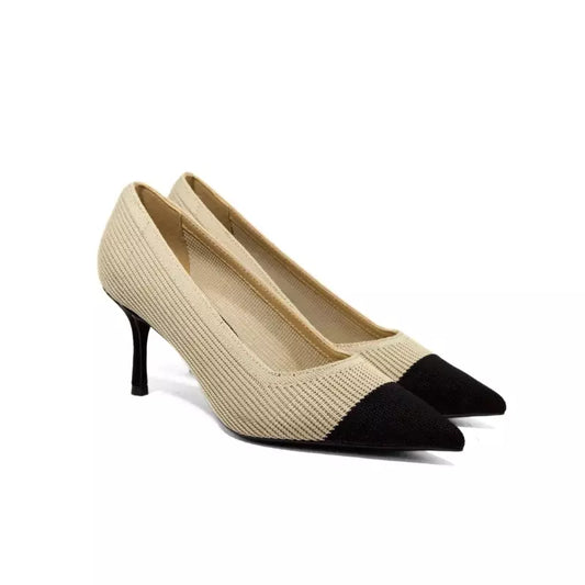Décolleté in tessuto Flyknit beige con punta sfilata nera e tacco alto