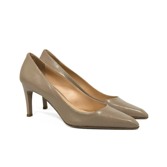 Décolleté in nappa taupe con punta sfilata e tacco alto