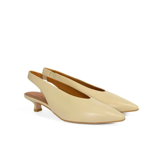 Décolleté slingback in nappa latte con tacco kitten | Michele Lopriore