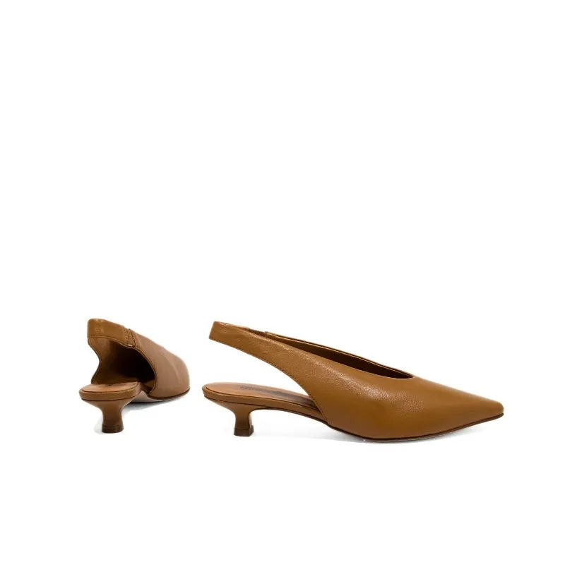 Décolleté slingback in pelle cuoio con tacco kitten | Michele Lopriore