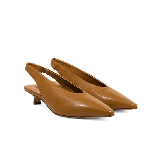 Décolleté slingback in pelle cuoio con tacco kitten | Michele Lopriore