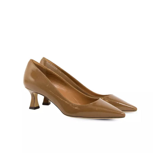 Patent leather pumps with pointed toe and spool heel