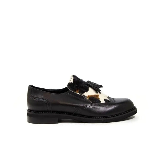 Mocassino in pelle con inserto animalier e nappine